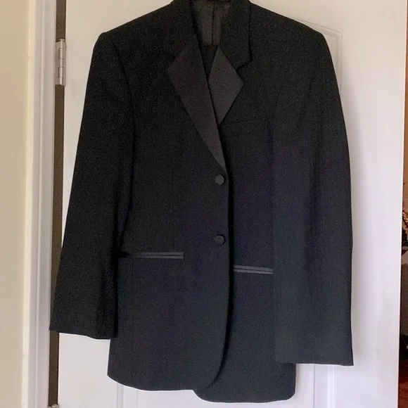 35S Jean Yves Parisian 2BTN Tuxedo with matching 27-28-29 pleated pants